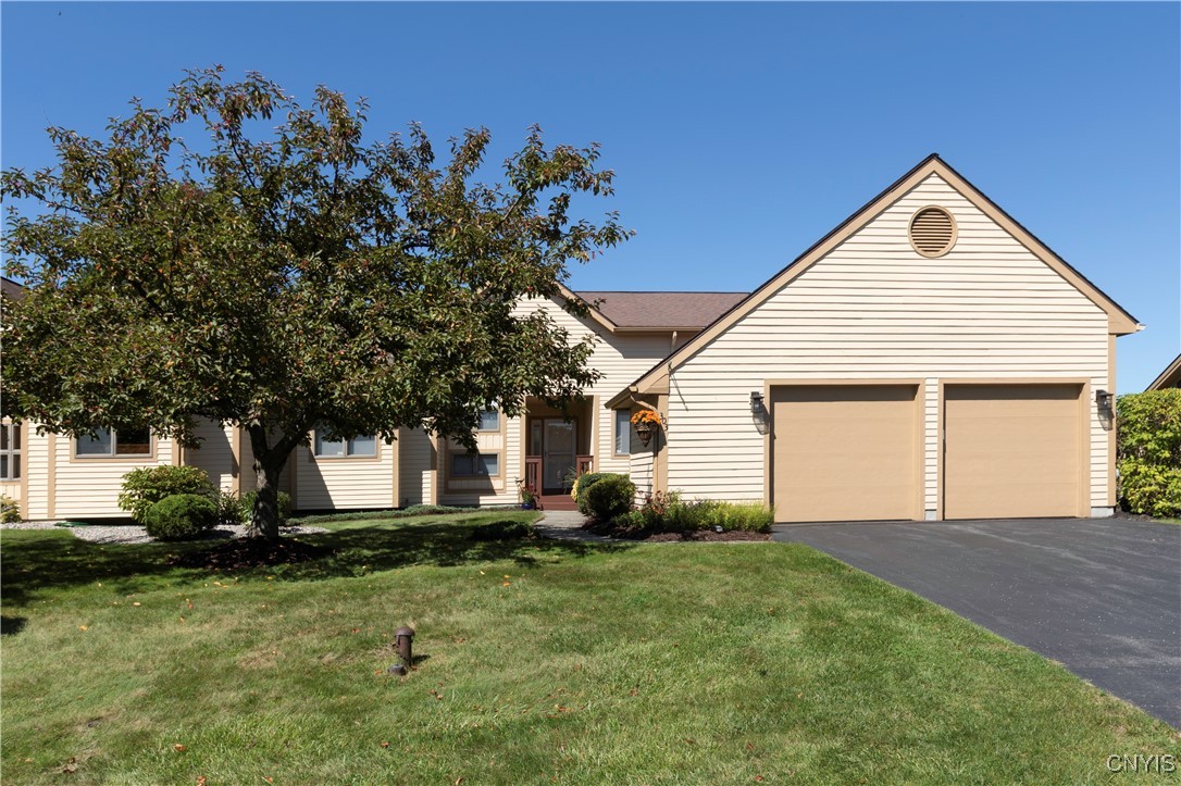 White Heron Cir, Fayetteville, NY 13066