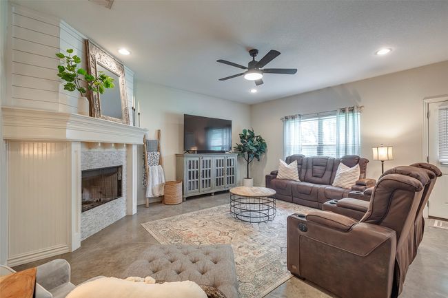 4306 Lucero Dr, House other with 3 bedrooms, 3 bathrooms and null parking in Granbury TX | Image 5