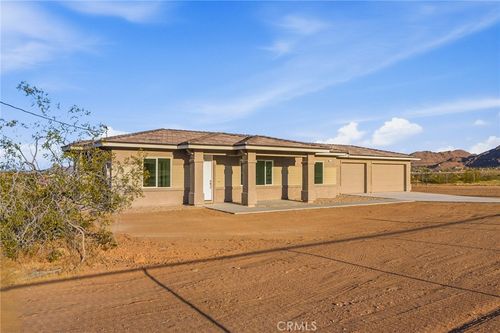 15192 Barbara Ln, Apple Valley, CA, 92307-6513 | Card Image