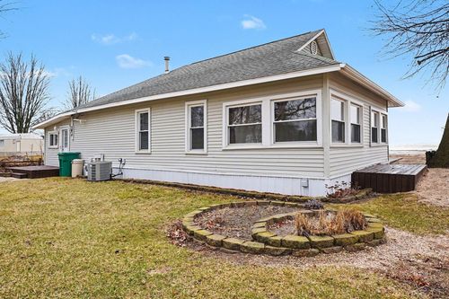 667 Bay Rd, Bay City, MI, 48706-1932 | Card Image