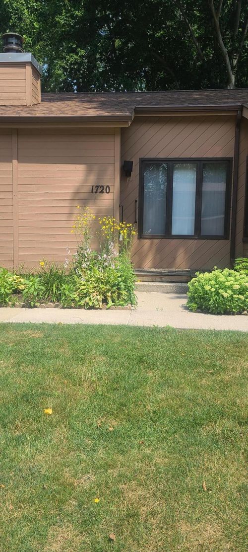 1720 Earthstone Dr, Valparaiso, IN, 46383-3709 | Card Image