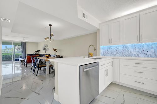 107-23277 Barwood Ln N, Boca Raton, FL, 33428-6732 | Card Image