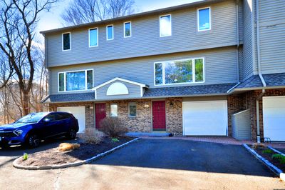 APT-2 - 882 N Colony Road, Condo with 2 bedrooms, 2 bathrooms and 2 parking in Meriden CT | Image 3