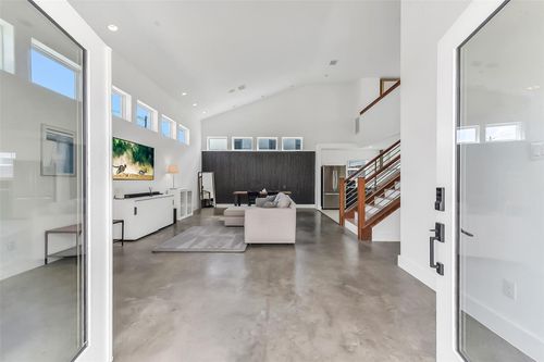 1813 Crockett St, Houston, TX, 77007-4022 | Card Image