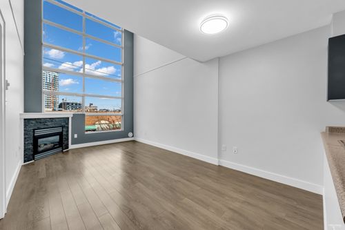 319-418 Broadway E, Vancouver, BC, V5T1X2 | Card Image