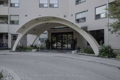 109 - 700 Dynes Rd, Condo with 3 bedrooms, 2 bathrooms and 1 parking in Burlington ON | Image 3