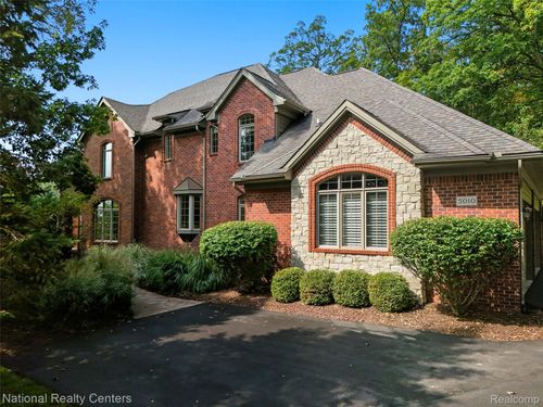 5010 Forest Valley Dr, Clarkston, MI, 48348-3490 | Card Image