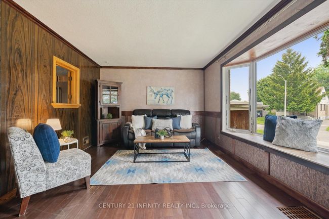 9 Forest Rd, House other with 4 bedrooms, 2 bathrooms and 2 parking in Ajax ON | Image 4