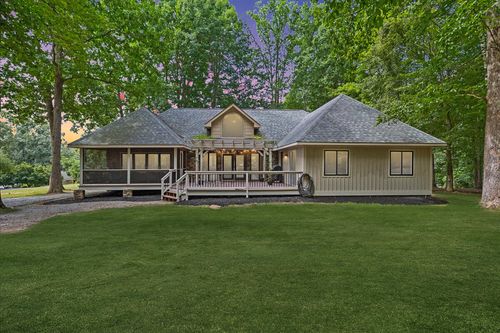 606 Surrey Dr, Huddleston, VA, 24104-3121 | Card Image