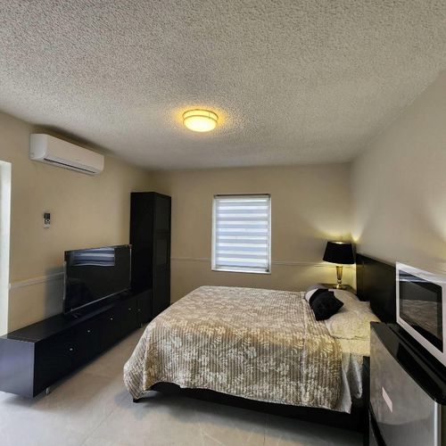 875 Westward Dr, Miami Springs, FL, 33166-5163 | Card Image