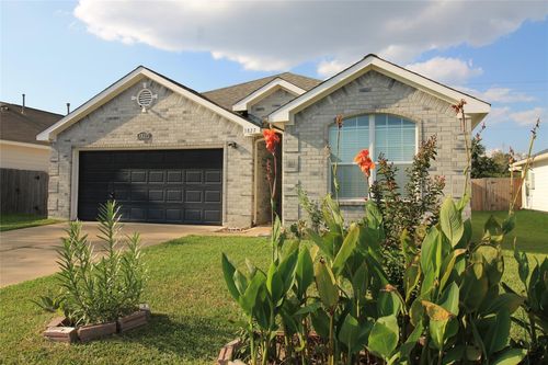 3827 Dogwood Trl, Baytown, TX, 77521-2789 | Card Image