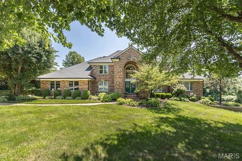 1103 Sheffield Manor Ct, Town And Country, MO, 63017-8357 | Card Image