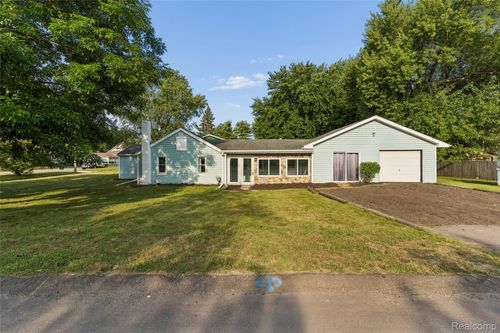 413 5th St, Fenton, MI, 48430-1931 | Card Image