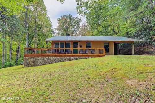 4222 Fox Hunters Ln, Sevierville, TN, 37876-9109 | Card Image