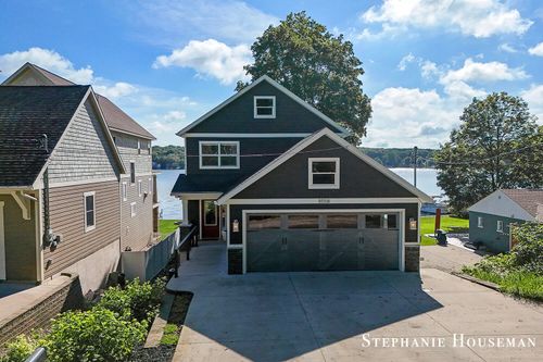 8558 Brower Lake Dr, Rockford, MI, 49341-8319 | Card Image