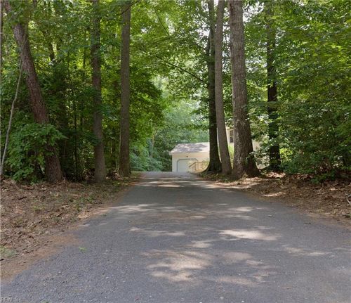 8153 Meandering Ln, North, VA, 23128-9013 | Card Image