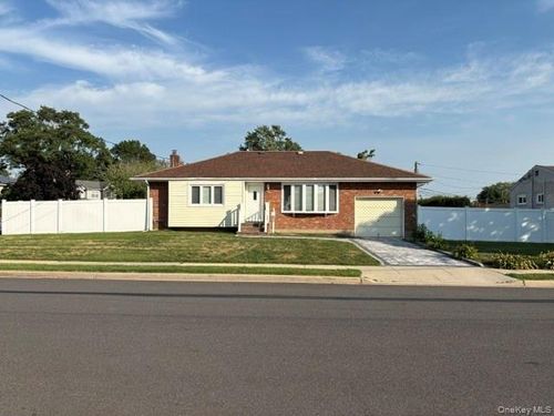 266 Central Park Rd, Plainview, NY, 11803-2031 | Card Image