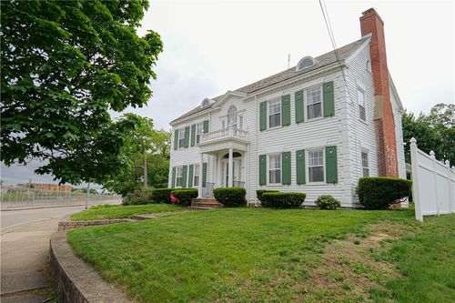 36 Underwood St, Pawtucket, RI, 02860-3204 | Card Image