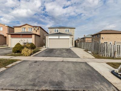 61 Sandmere Ave, House other with 3 bedrooms, 4 bathrooms and 4 parking in Brampton ON | Image 2