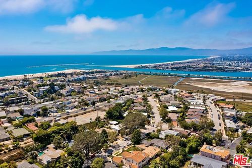 unit-206-8515 Falmouth Ave, Playa Del Rey, CA, 90293-8714 | Card Image