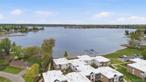 c-1671 Cass Lake Rd, Keego Harbor, MI, 48320-1803 | Card Image