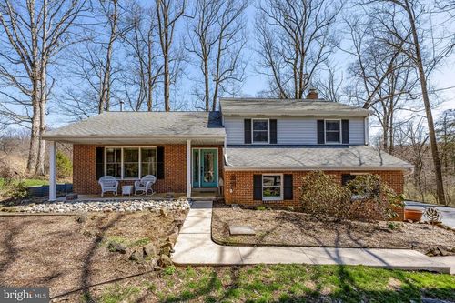 4897 Bossler Rd, ELIZABETHTOWN, PA, 17022-9513 | Card Image