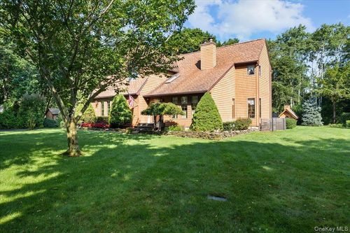 595 Greenfields Lane, Southold, NY, 11971 | Card Image