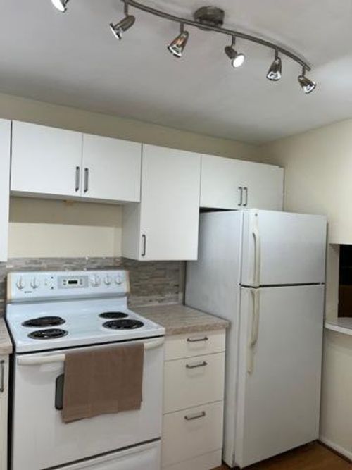 204-8350 Sunrise Lakes Blvd, Sunrise, FL, 33322-1597 | Card Image