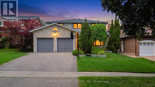 1077 Saginaw Crescent, Mississauga (Lorne Park), ON, L5H3W4 | Card Image