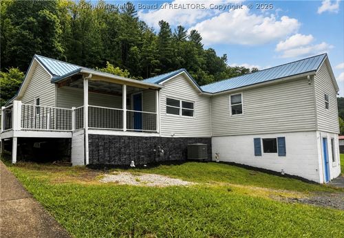 906 Main St, Chapmanville, WV, 25508 | Card Image