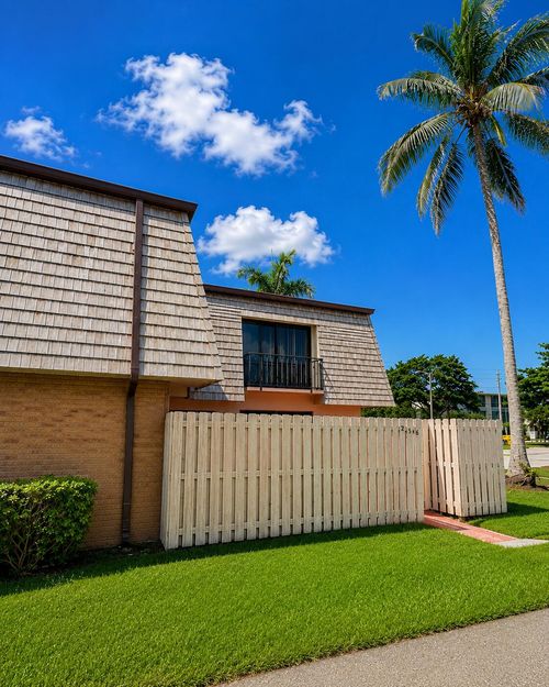 256 Lake Arbor Drive, Palm Springs, FL, 33461 | Card Image
