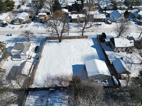 211 Oxford St, Bay City, MI, 48708-4403 | Card Image