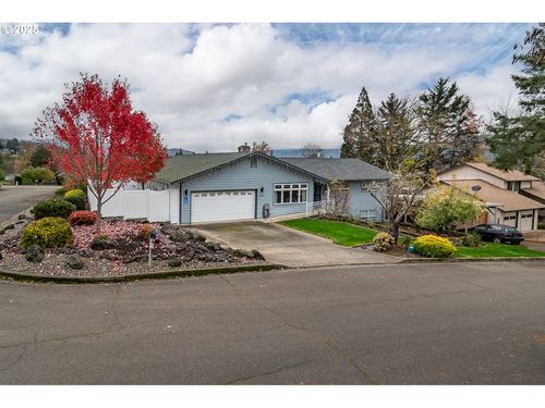 1821 Nw Sellwood St, Roseburg, OR, 97471-6012 | Card Image
