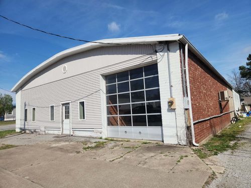 1209 Grand Ave, Johnston City, IL, 62951-1944 | Card Image