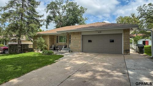 828 Northborough Ln, Lincoln, NE, 68505-2124 | Card Image