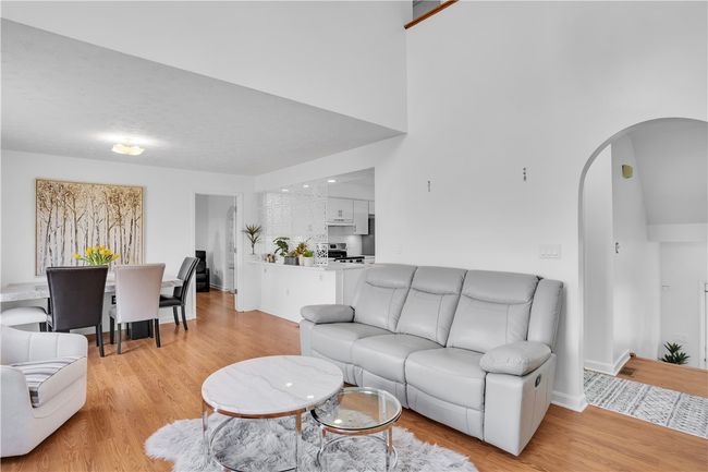 841 Sunset Cir, Townhouse with 3 bedrooms, 4 bathrooms and 2 parking in Cranberry Twp PA | Image 4