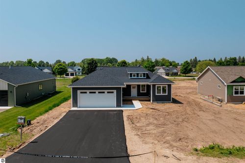 45-11530 Crescent Dr, Empire, MI, 49630 | Card Image