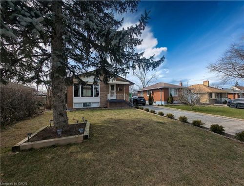 208 W 19th St, Hamilton, ON, L9C4J2 | Card Image