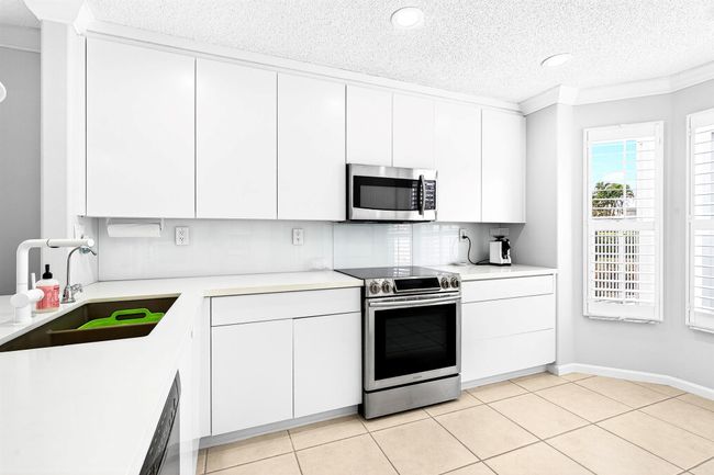 5086 Prairie Dunes Village Cir, House other with 3 bedrooms, 3 bathrooms and null parking in Lake Worth FL | Image 14