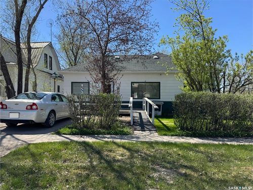 210 2nd St W, Wynyard, SK, S0A4T0 | Card Image