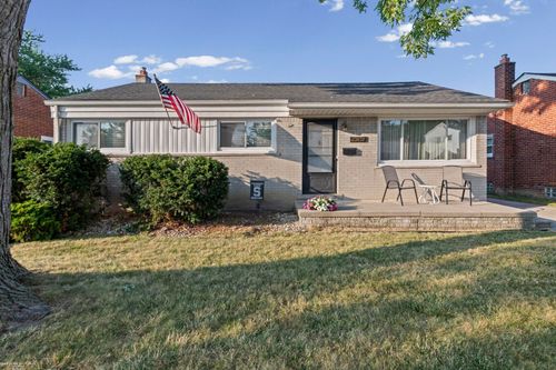 23037 Port St, Saint Clair Shores, MI, 48082-1330 | Card Image