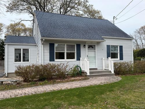 17 Eastover Rd, Sayville, NY, 11782-1112 | Card Image