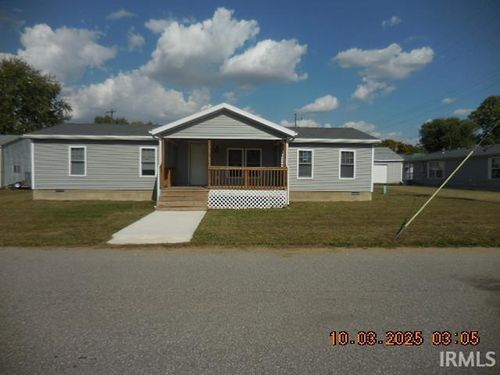 129 N Market St, Royal Center, IN, 46978-7001 | Card Image