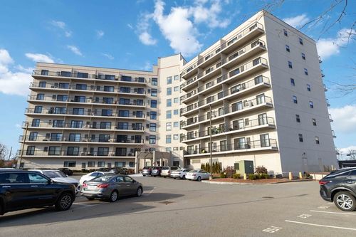 apt-219-133 Commander Shea Blvd, Quincy, MA, 02171-1562 | Card Image