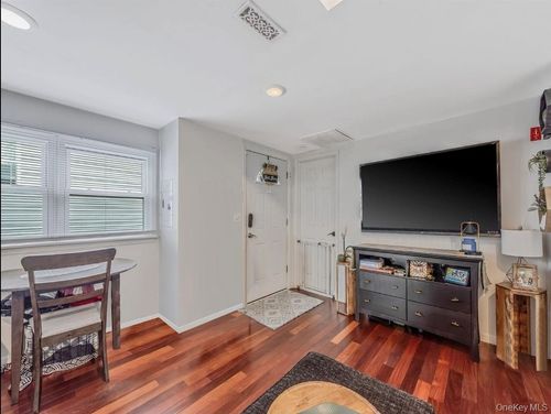 450 S Fulton Ave, Lindenhurst, NY, 11757-5418 | Card Image