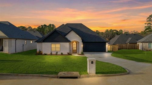 3809 Suren Way, Longview, TX, 75605-4006 | Card Image