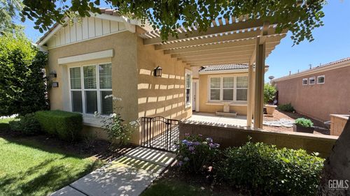10302 Oldham Ln, Bakersfield, CA, 93306-7594 | Card Image