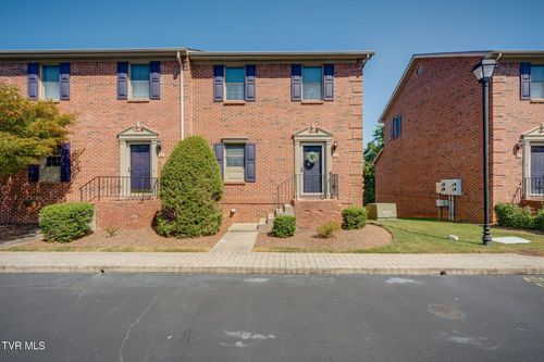 42-42 Oak Leaf Cir, Johnson City, TN, 37601-4314 | Card Image