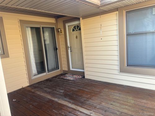 2880 Lakewood Dr, Trenton, MI, 48183-3466 | Card Image