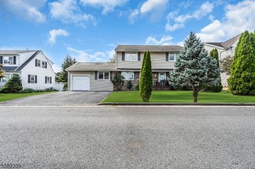 226 S 16th Ave, Manville, NJ, 08835-1618 | Card Image